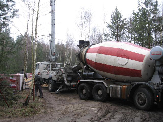 Fundamenty, zalewanie 035