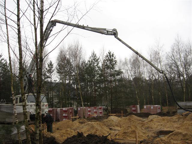 Fundamenty, zalewanie 049