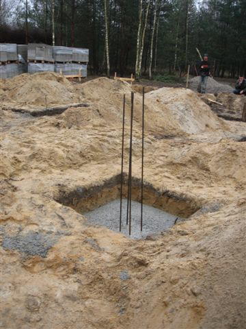 Fundamenty, zalewanie 068