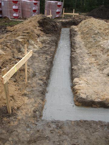 Fundamenty, zalewanie 069