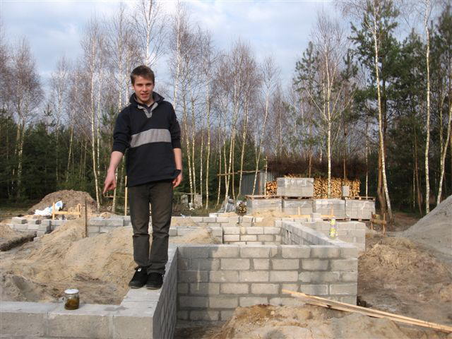 Fundamenty, zalewanie 073